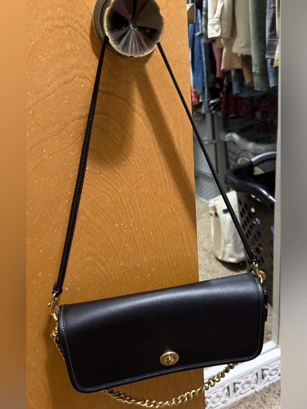 Coach Dinky bag black with gold hardware - Picture 13 of 16